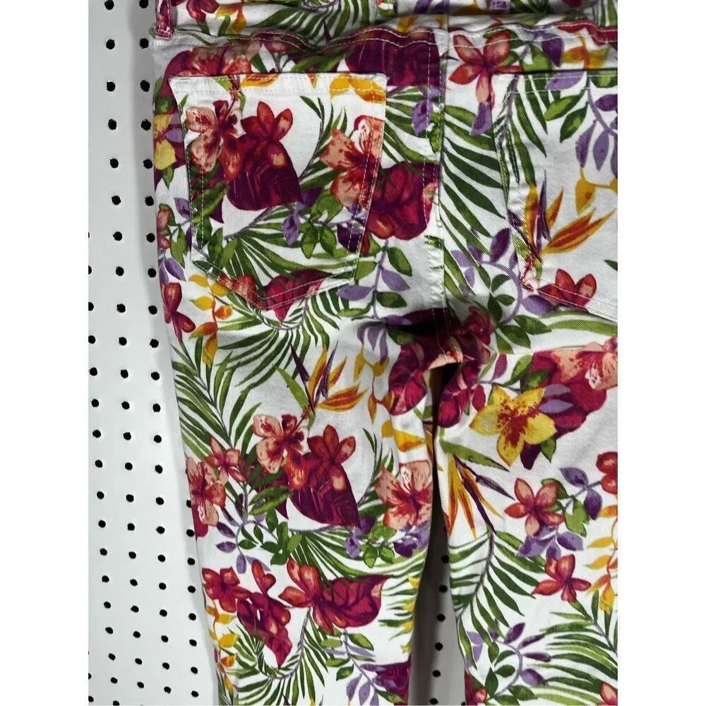 Tommy Bahama floral jeans size 26x28 - Picture 10 of 14
